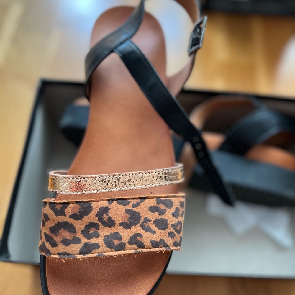 Sandals - Picture 2 of 4